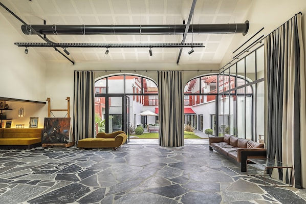 Meeting facility