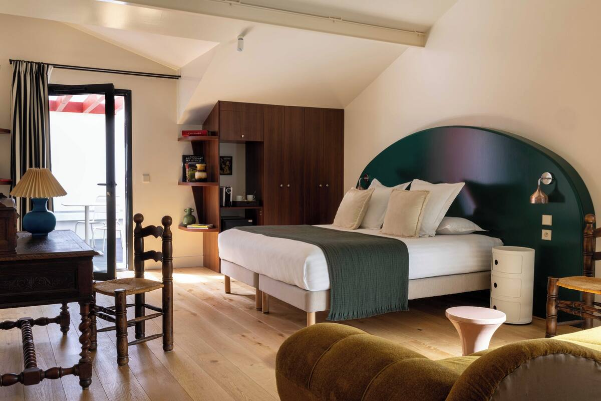 Deluxe Suite | Premium bedding, Select Comfort beds, in-room safe, desk
