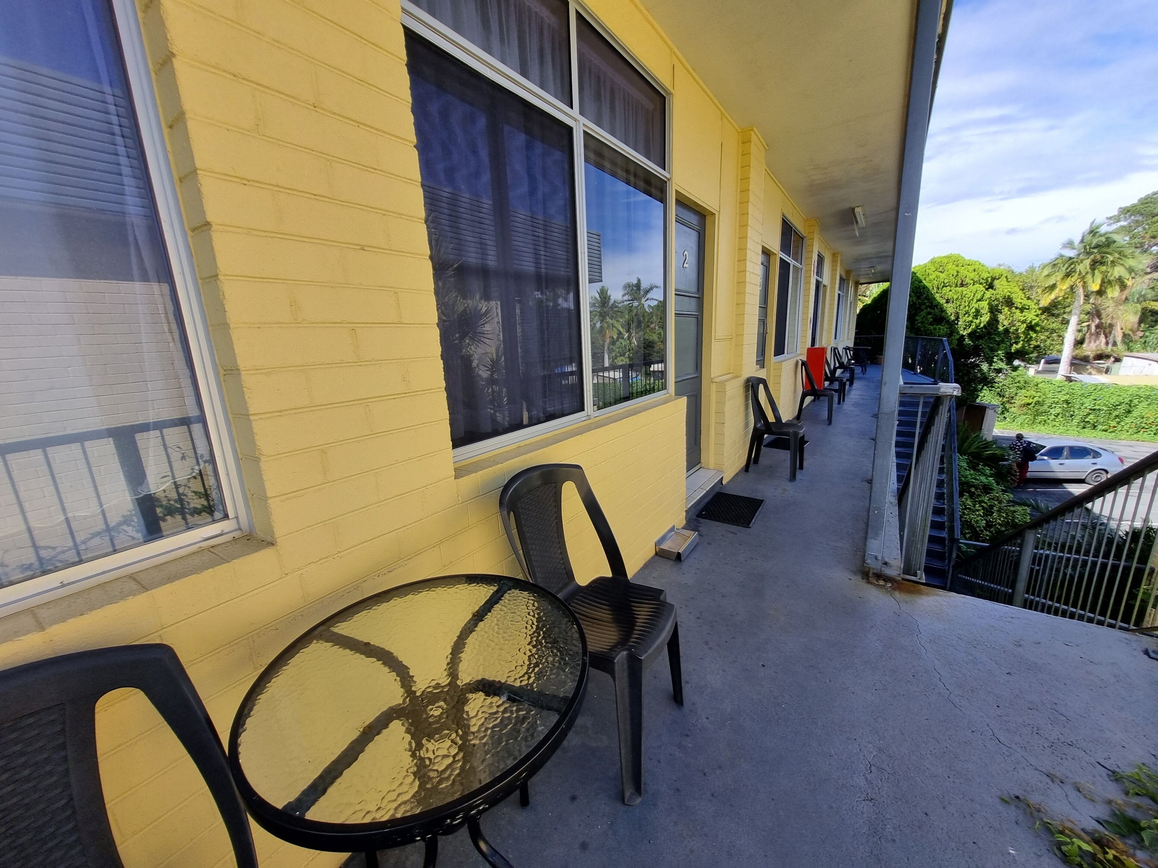 Standard Queen | Exterior