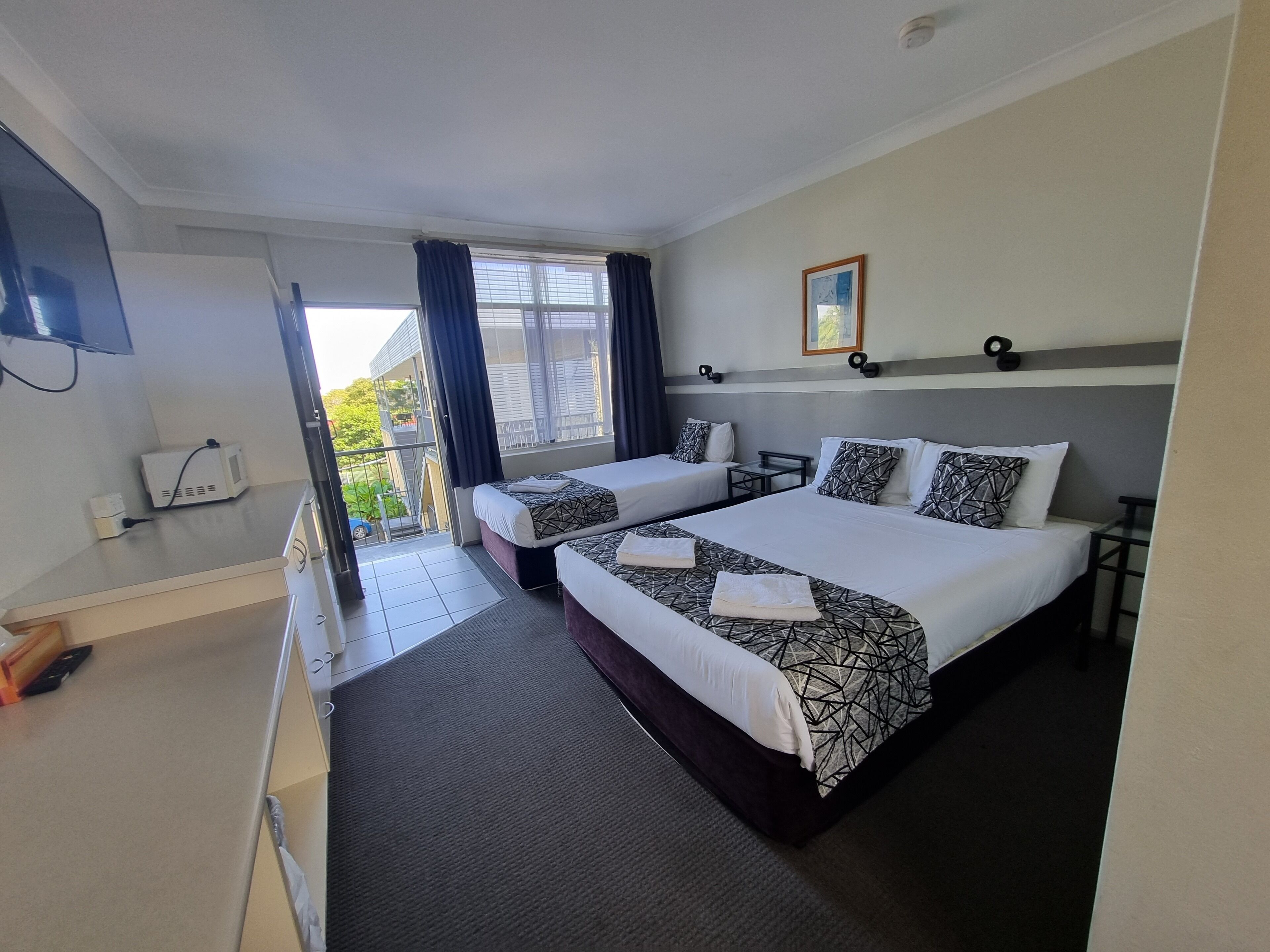 Standard Twin | Desk, laptop workspace, free WiFi, bed sheets