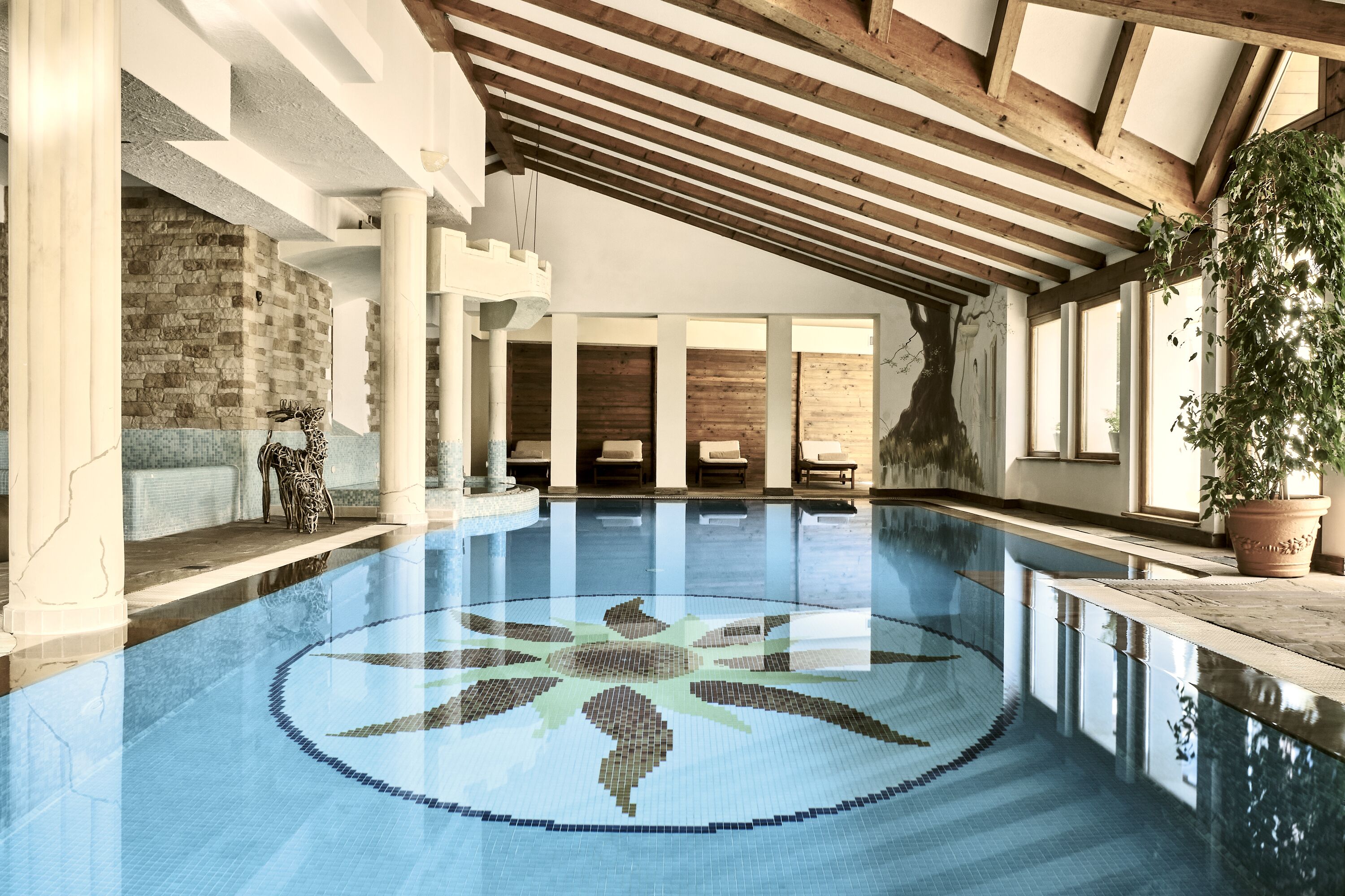 indoor pool, outdoor pool, open 9:00 am to 7:30 pm, pool loungers