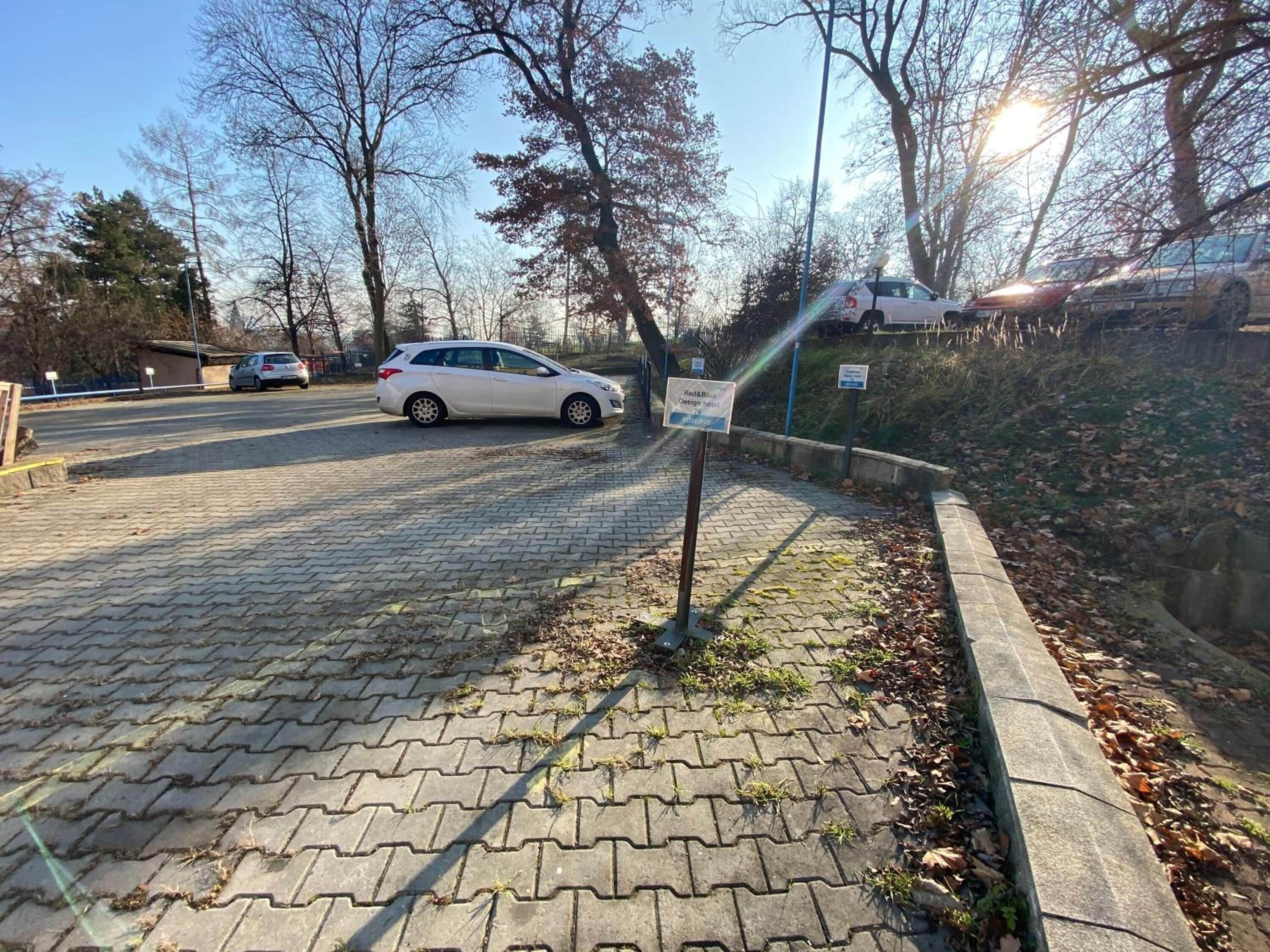 self-parking (surcharge) 20 per day