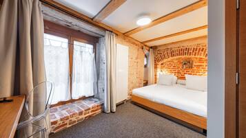 Heritage Double room | Minibar, in-room safe, desk, laptop workspace