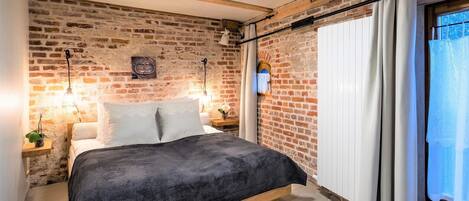Heritage Double room | Minibar, in-room safe, desk, laptop workspace