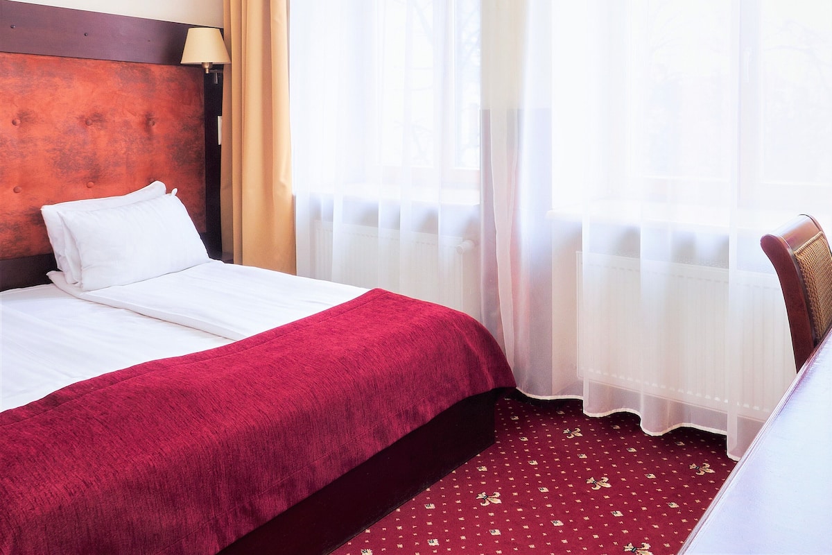Small Double or Twin Room | Minibar, in-room safe, desk, laptop workspace