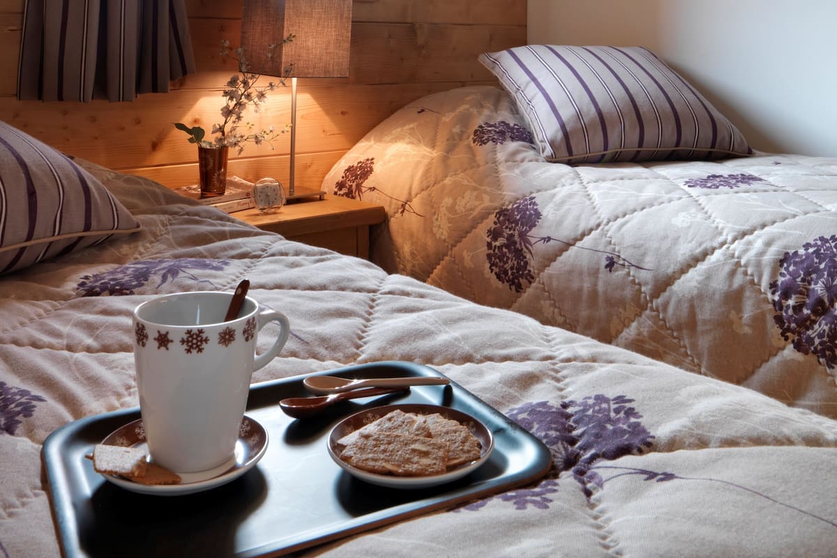Schallisolierte Zimmer, Bügeleisen/Bügelbrett, kostenlose Babybetten