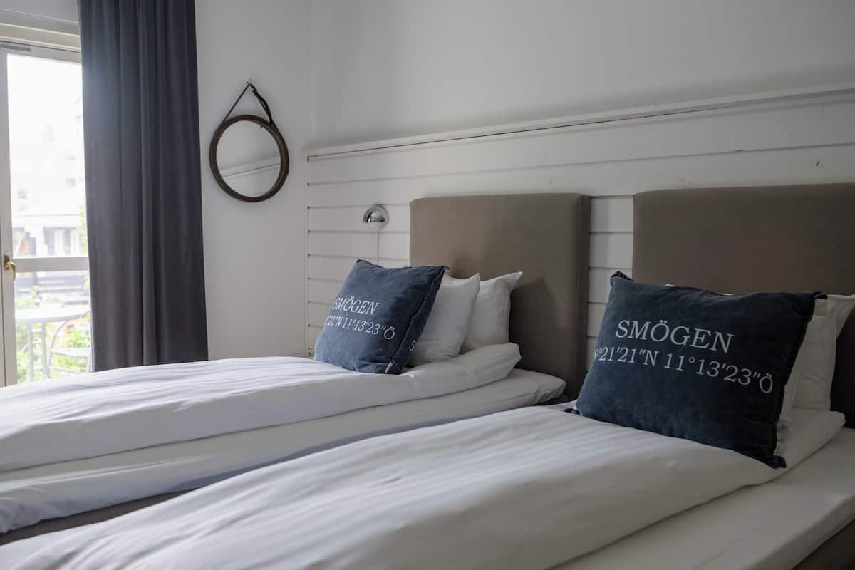Triple Room | Hypo-allergenic bedding, desk, iron/ironing board, rollaway beds