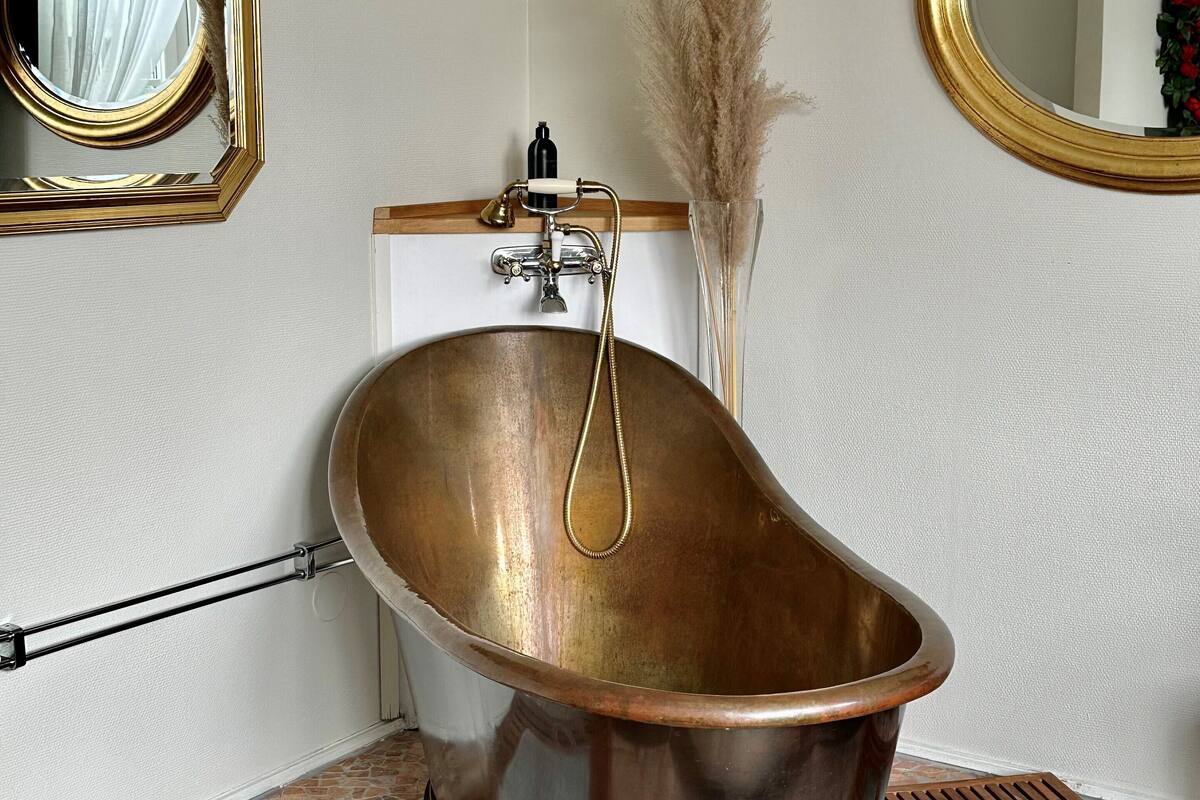 superior double room | 1 bedroom, hypo-allergenic bedding, desk, soundproofing