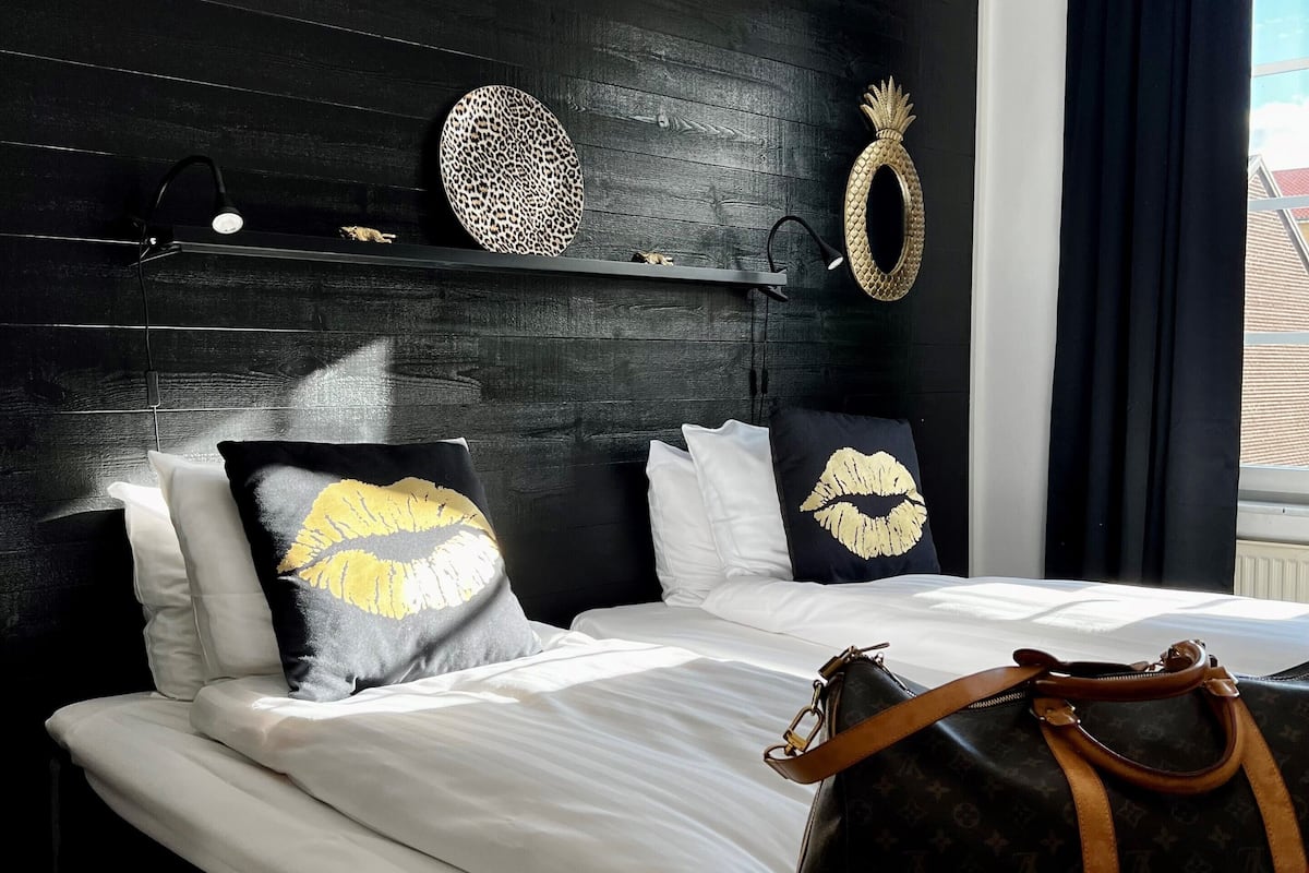 deluxe twin room | 1 bedroom, hypo-allergenic bedding, desk, soundproofing