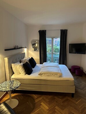 Triple Room  | Hypo-allergenic bedding, desk, iron/ironing board, rollaway beds - Hotel Dannegården Trelleborg (Trelleborg)