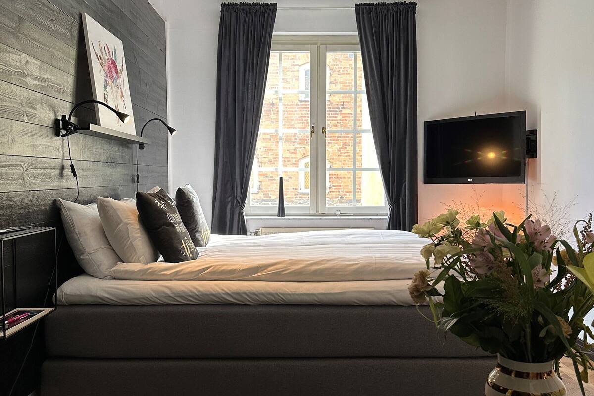 deluxe double room | 1 bedroom, hypo-allergenic bedding, desk, soundproofing