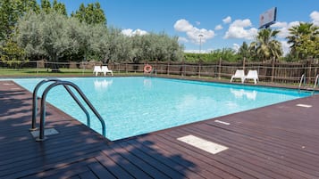 Piscina a l'aire lliure de temporada