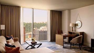 Executive Suite, 1 King Bed with Sofa bed (Mt Washington) | Minibar, in-room safe, desk, blackout curtains