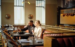 2 restaurants; ze serveren er ontbijt, lunch, diner en brunch 