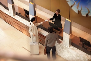 Mostrador para check-in y check-out