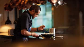2 restauranter: frokost, lunsj, middag og brunsj serveres