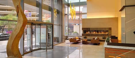 2 bars/lounges
