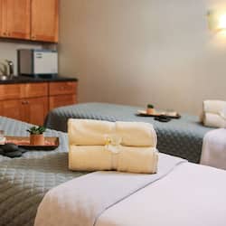 Couples treatment rooms, sauna, steam room, body treatments