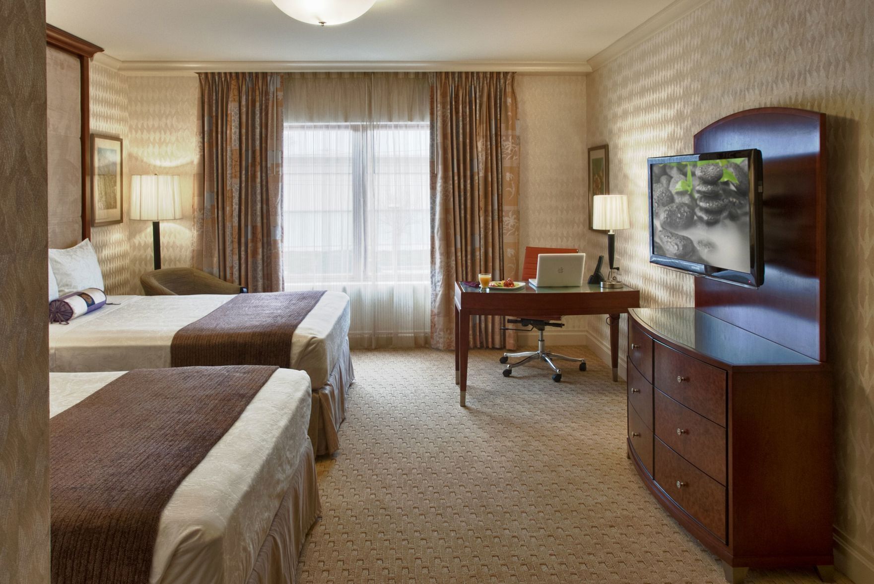 Frette Italian sheets, premium bedding, pillow-top beds, in-room safe