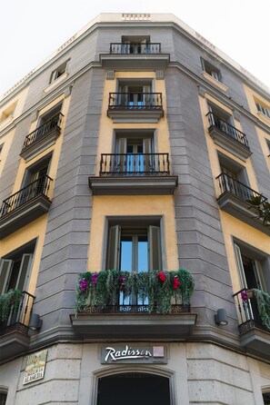 Exterior - Radisson Blu Hotel, Madrid Prado (Madrid)