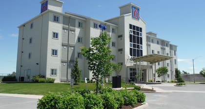 Motel 6 Kingston, ON