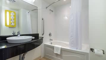 Đồ dùng nhà tắm miễn phí, máy sấy tóc, khăn tắm