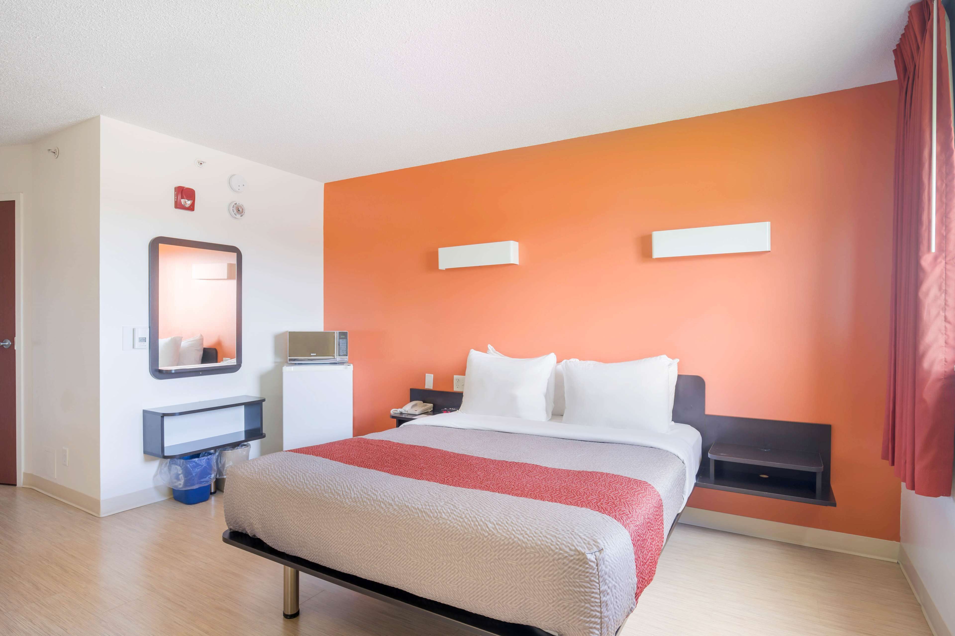 Photo - Motel 6-Kingston, ON