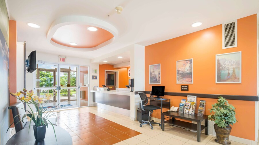 Motel 6 Kingston, ON
