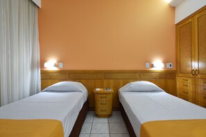 Suite familiar | Minibar, escritorio, wifi gratis y ropa de cama