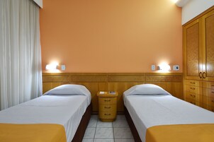 Minibar, escritorio, wifi gratis y ropa de cama