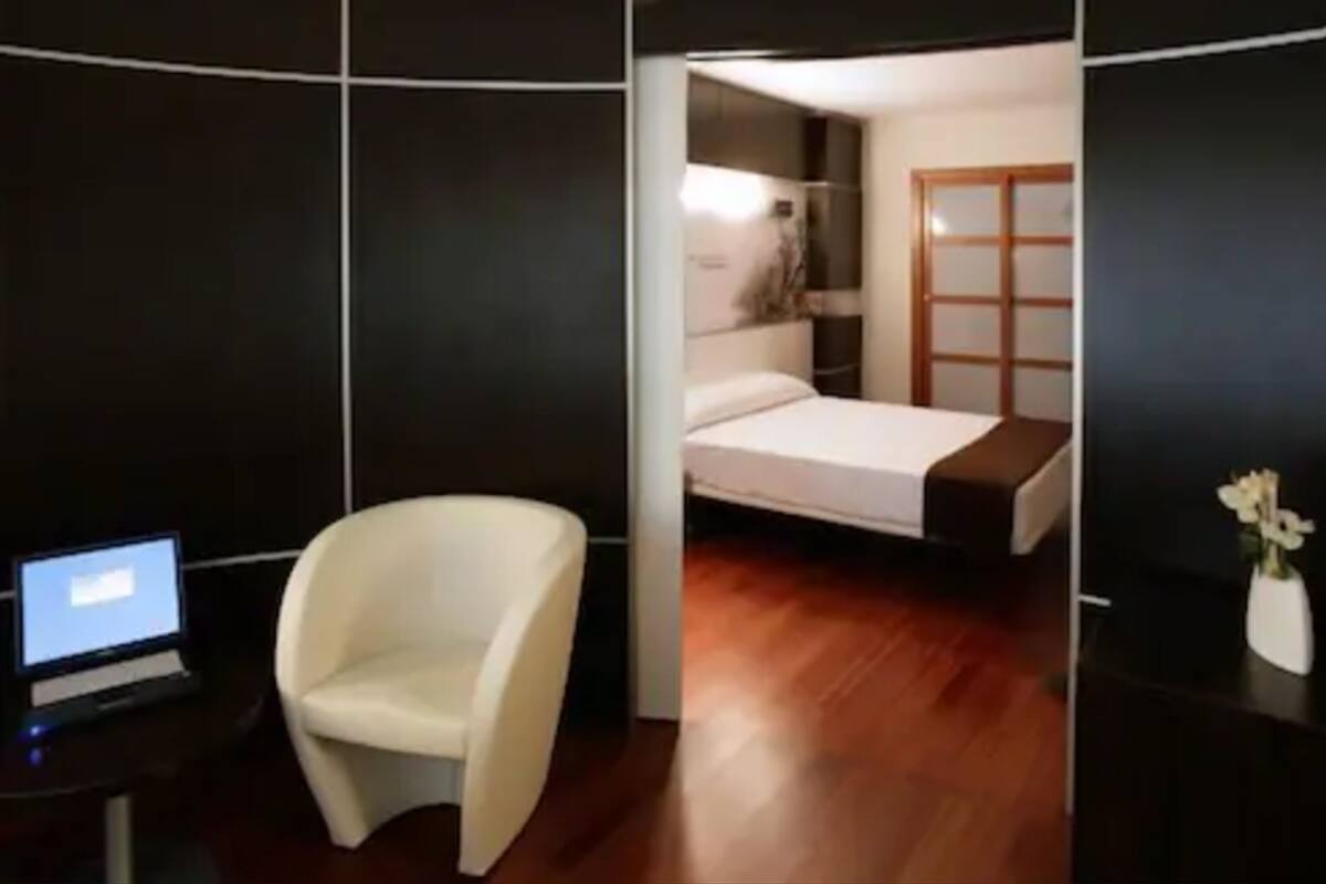 suite | 1 bedroom, in-room safe, desk, laptop workspace