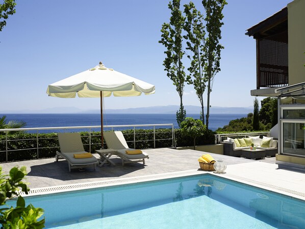 Chambre Supérieure, piscine privée, vue mer