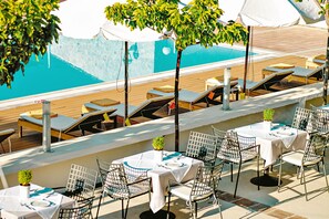 2 nhà hàng, phục vụ bữa sáng 