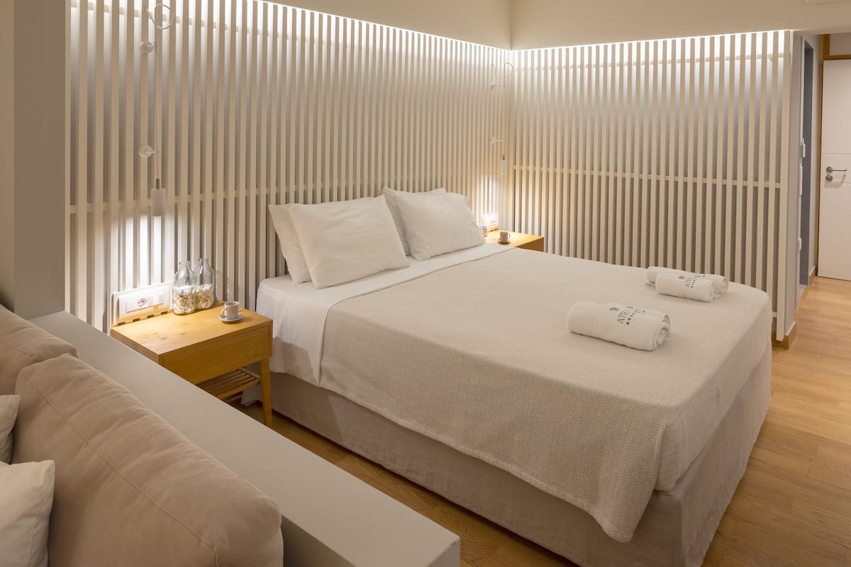 Seprai antialergi, brankas, Wi-Fi gratis, dan seprai linen