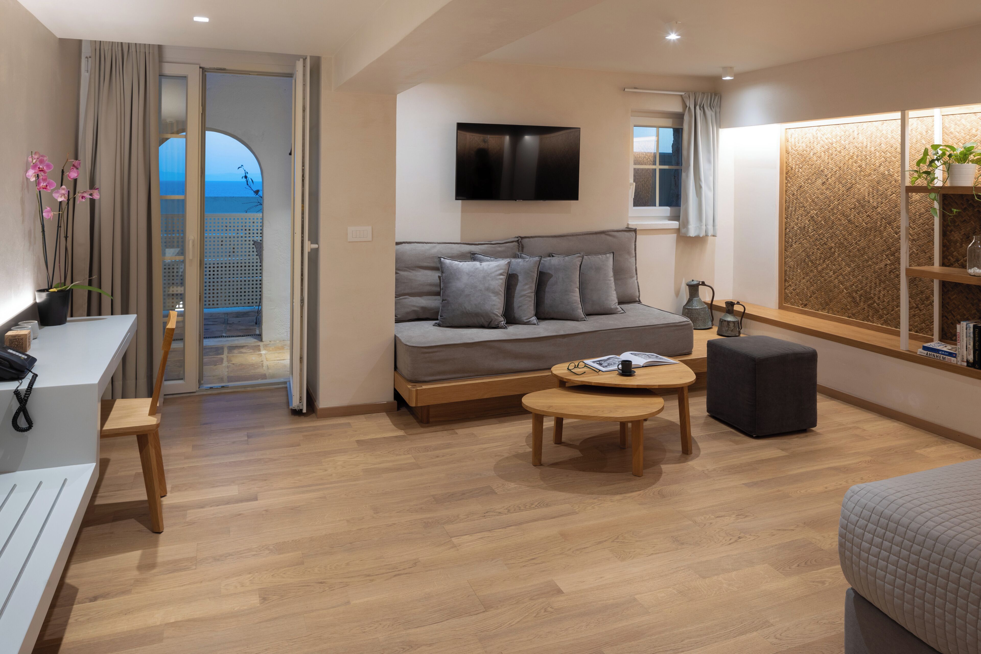 junior suite | 1 bedroom, hypo-allergenic bedding, in-room safe, free wifi