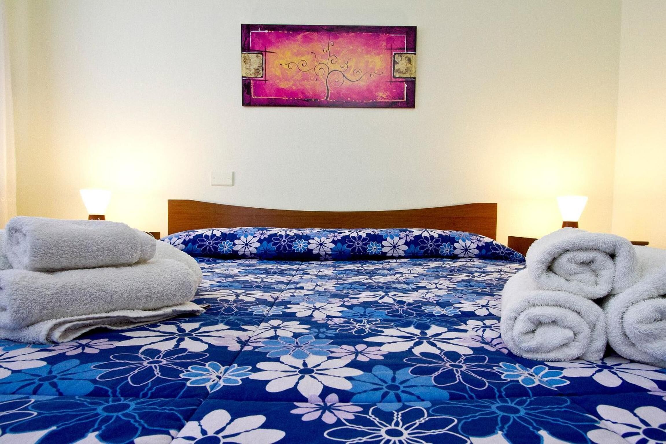 1 bedroom, Egyptian cotton sheets, premium bedding, Select Comfort beds