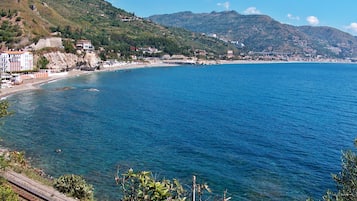 Una spiaggia nelle vicinanze