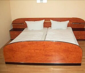 Decoración personalizada, muebles diferentes y escritorio 
