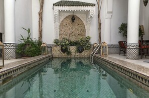 실내 수영장, 야외 수영장