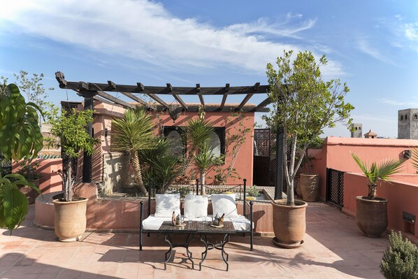 供應早餐、午餐、晚餐；池景