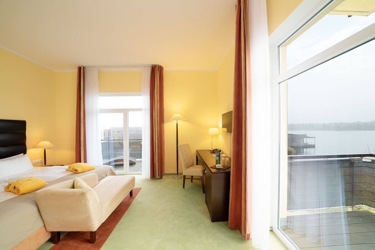 1 bedroom, hypo-allergenic bedding, minibar, in-room safe