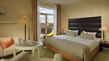 Comfort Double Room, City View | Living area | 35-inch TV with satellite channels