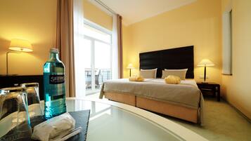 Comfort-Doppelzimmer, Stadtblick | 1 Schlafzimmer, Allergikerbettwaren, Minibar, Zimmersafe