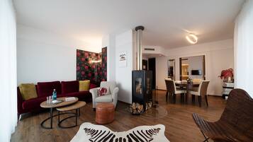 Grand Suite | Living area | 35-inch TV with satellite channels