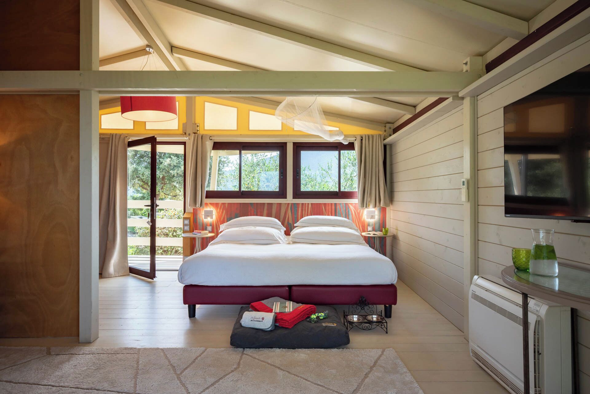 Luxe tent, terras, uitzicht op zee | Luxe beddengoed, donzen dekbedden, pillowtop-bedden, een minibar