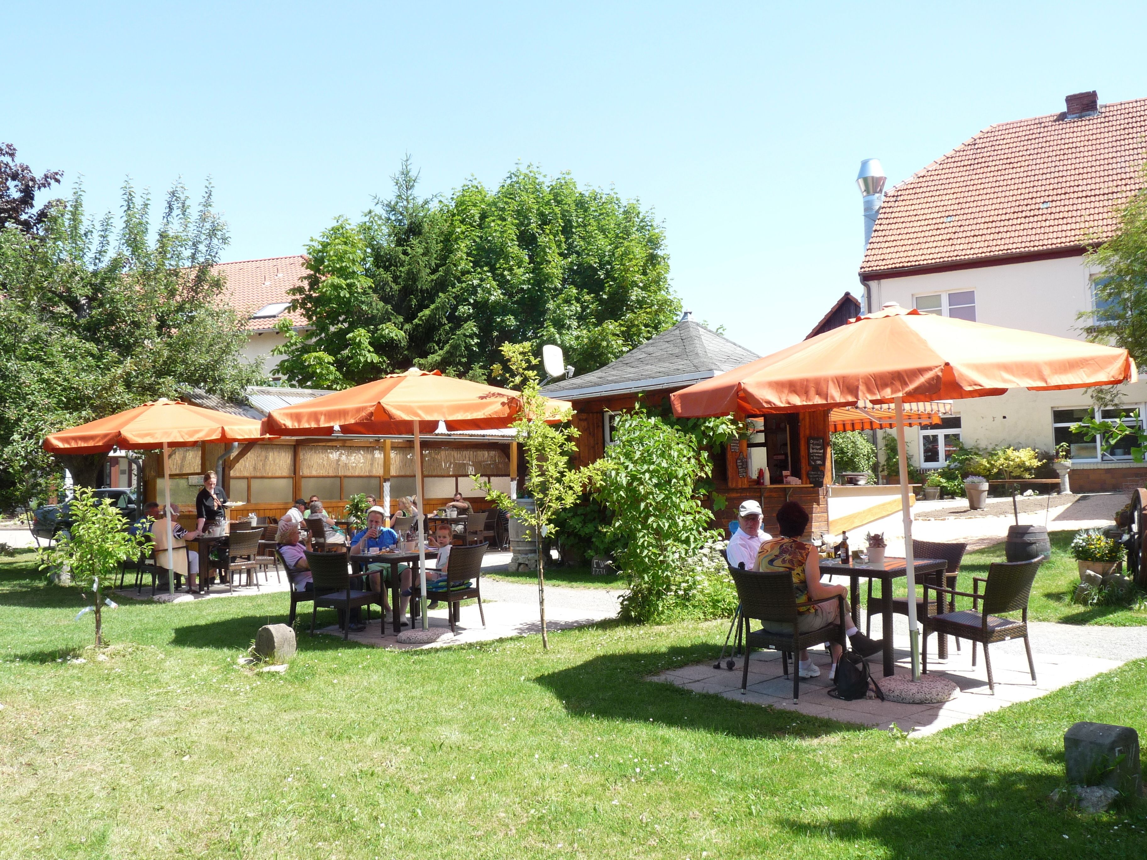 lunch, dinner served; international cuisine, al fresco dining