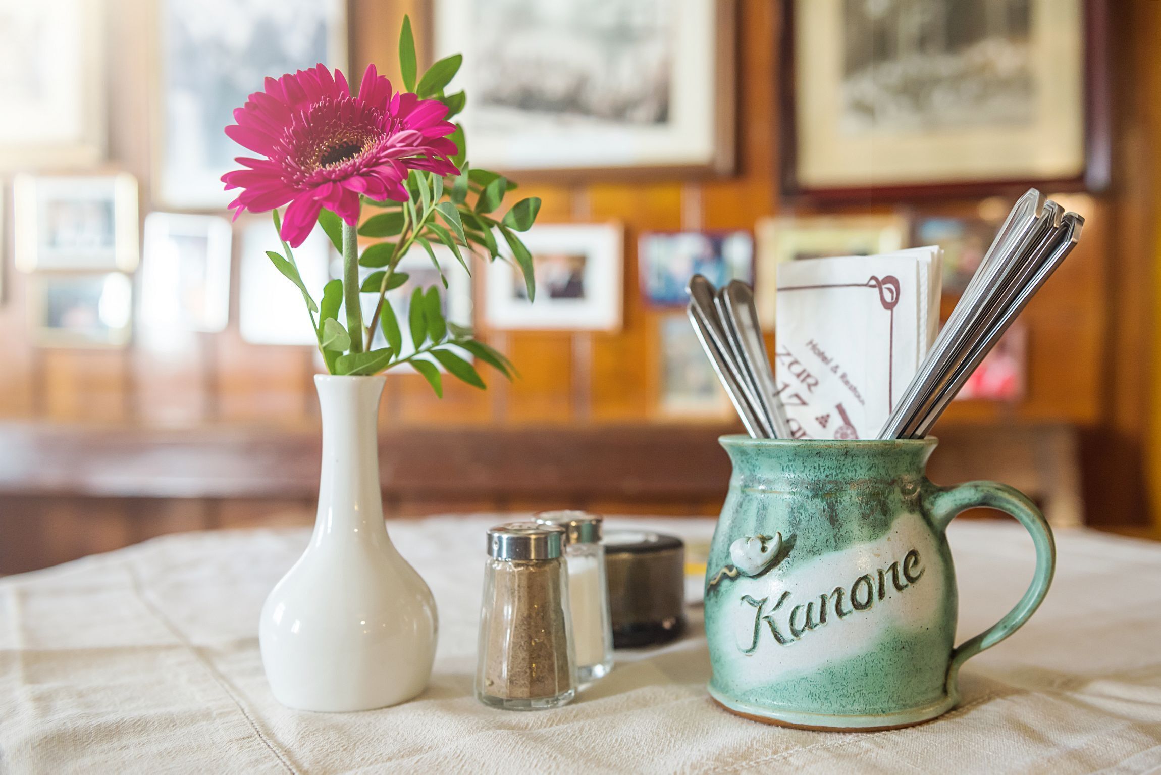 lunch, dinner served; international cuisine, al fresco dining