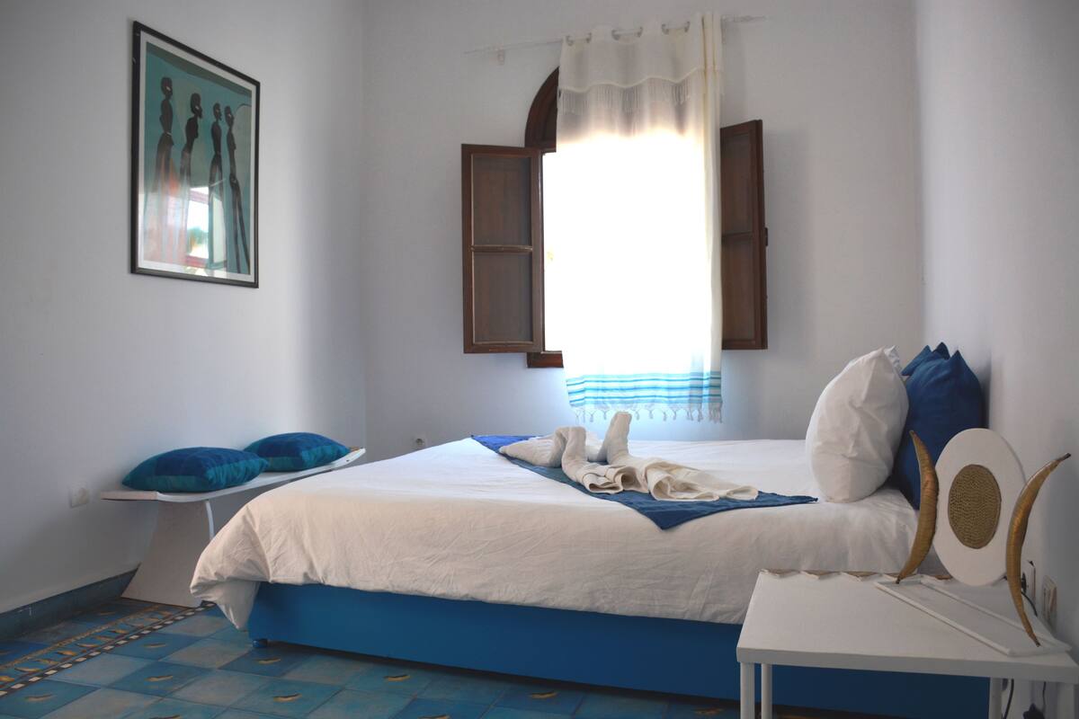 8 bedrooms, Egyptian cotton sheets, premium bedding