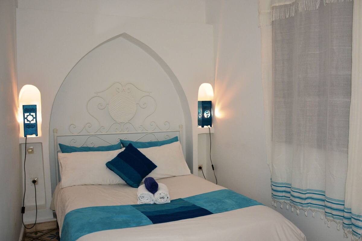 8 bedrooms, Egyptian cotton sheets, premium bedding