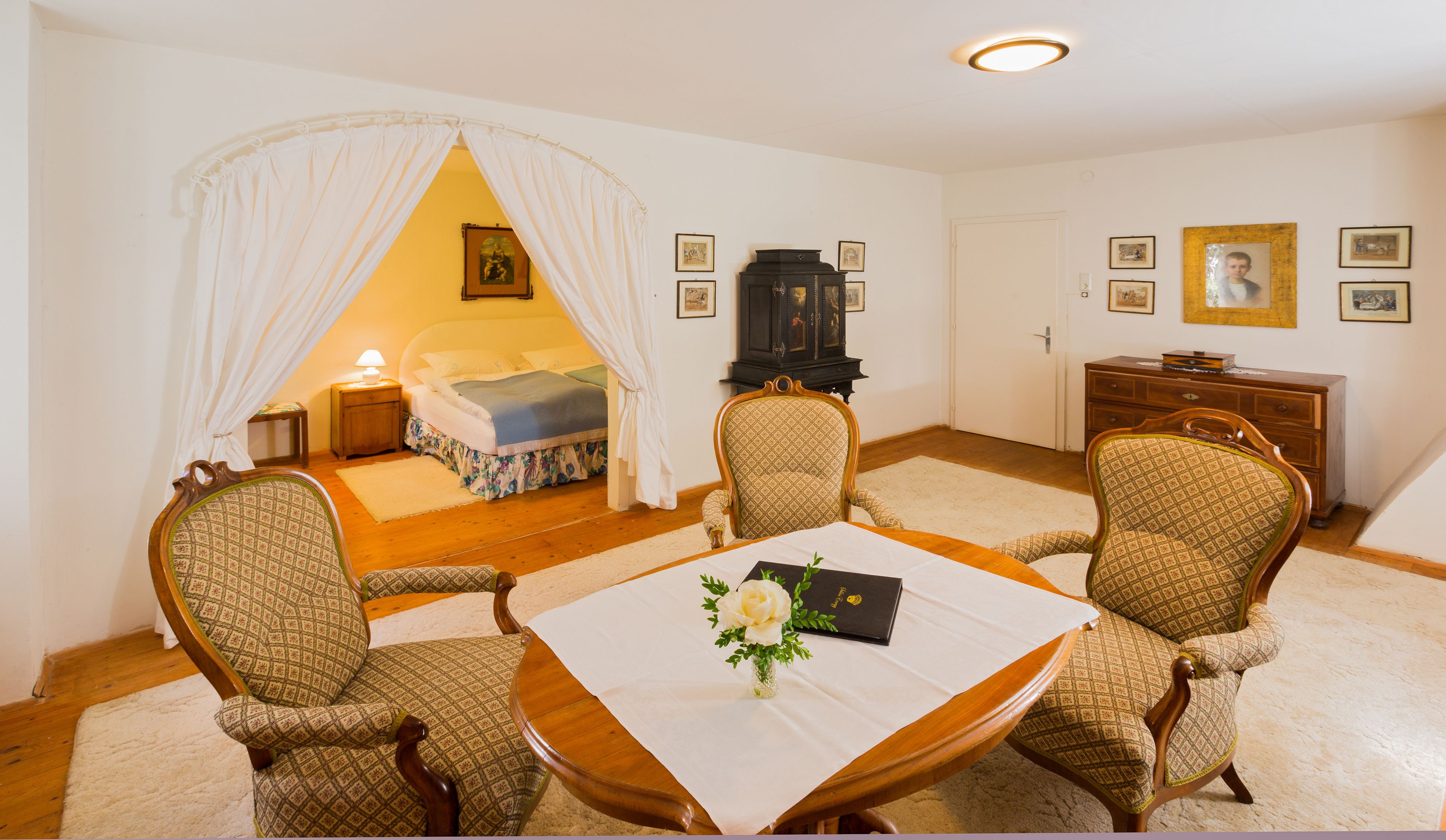 double room, shared bathroom | in-room safe, individually decorated, individually furnished